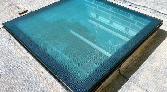 Walk on rooflight fitted with anti-slip